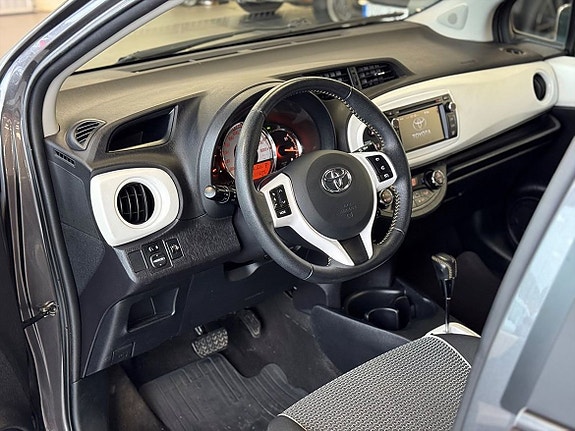 Toyota Yaris 9 of 22