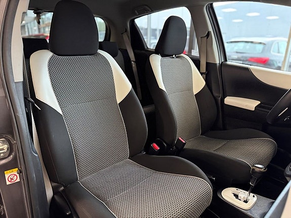 Toyota Yaris 12 of 22