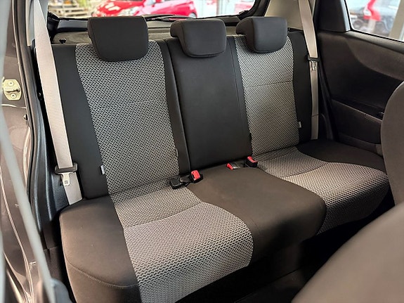 Toyota Yaris 13 of 22