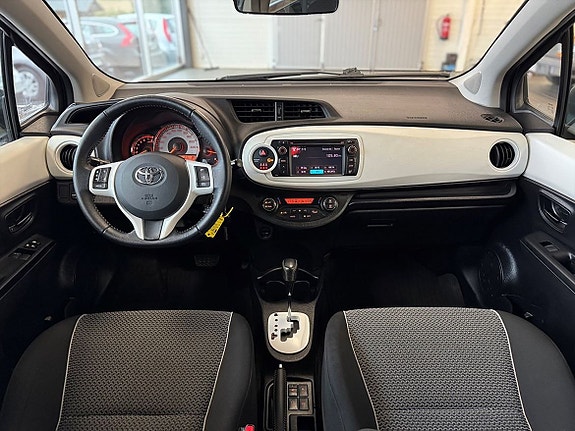 Toyota Yaris 10 of 22