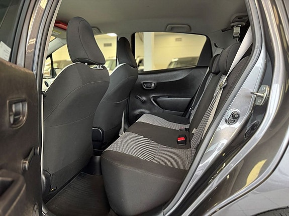 Toyota Yaris 14 of 22