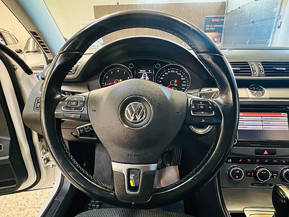 Volkswagen Passat 10 of 22