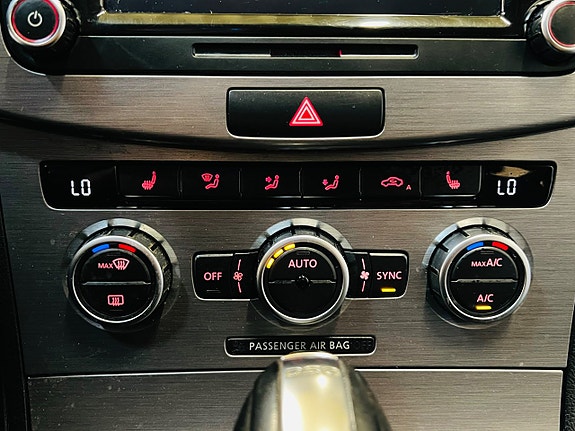 Volkswagen Passat 16 of 22