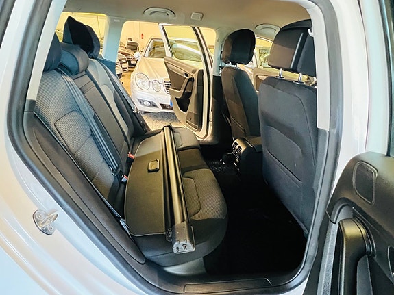 Volkswagen Passat 12 of 22