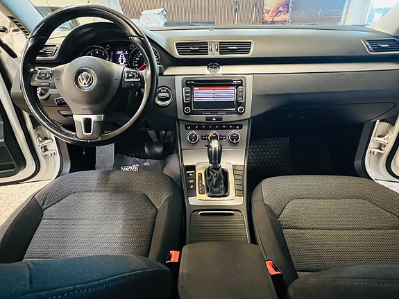 Volkswagen Passat 9 of 22