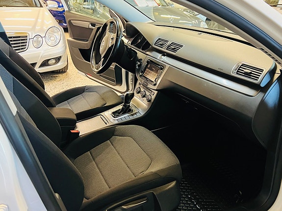 Volkswagen Passat 8 of 22