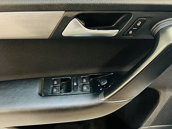 Volkswagen Passat 17 of 22