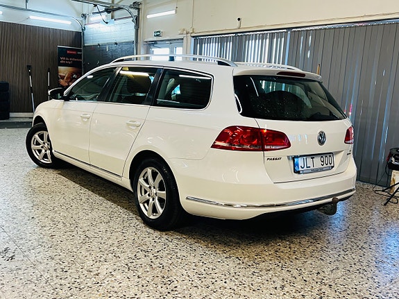 Volkswagen Passat 3 of 22