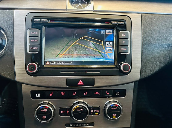 Volkswagen Passat 14 of 22