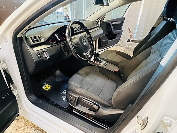 Volkswagen Passat 11 of 22