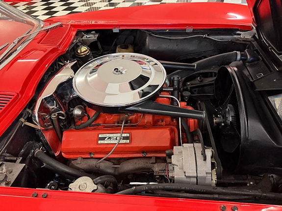 Chevrolet Corvette 25 of 27