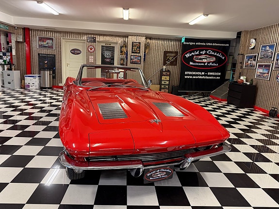 Chevrolet Corvette 2 of 27