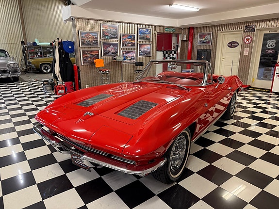 Chevrolet Corvette 12 of 27