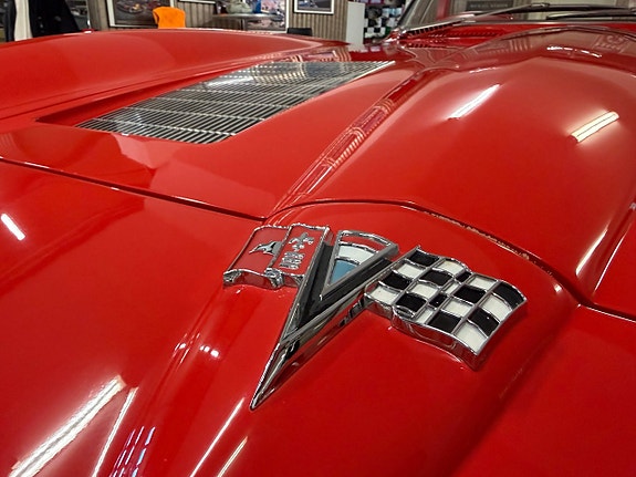 Chevrolet Corvette 23 of 27