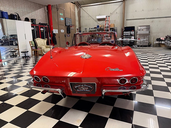 Chevrolet Corvette 9 of 27