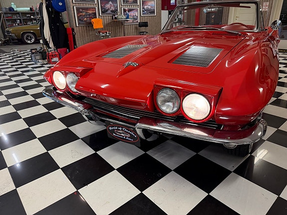 Chevrolet Corvette 22 of 27