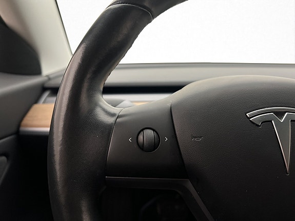 Tesla Model 3 16 of 30