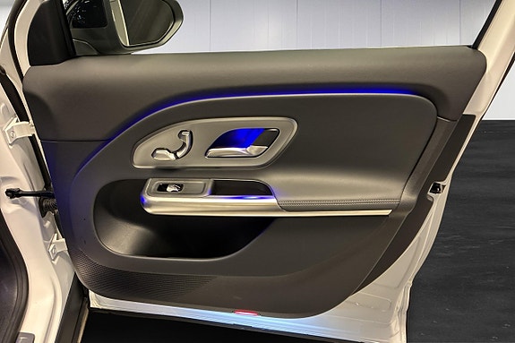 Mercedes-Benz GLB250+ 16 of 23