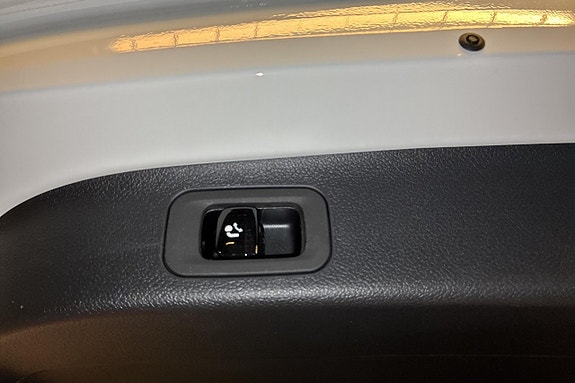 Mercedes-Benz GLB250+ 22 of 23