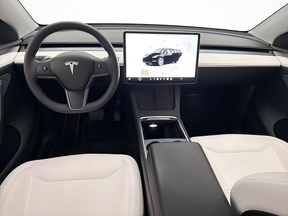 Tesla Model Y 15 of 30