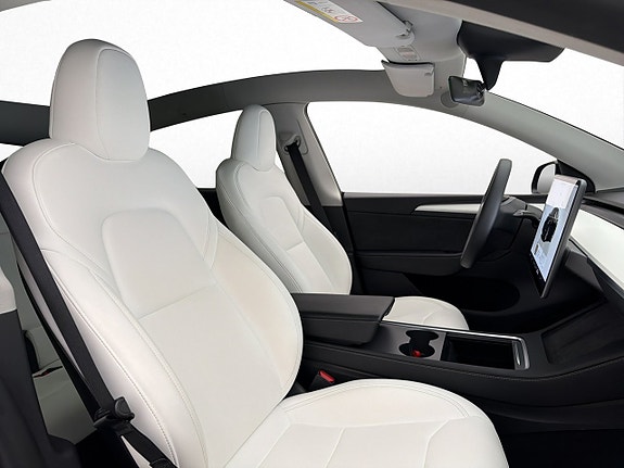 Tesla Model Y 27 of 30