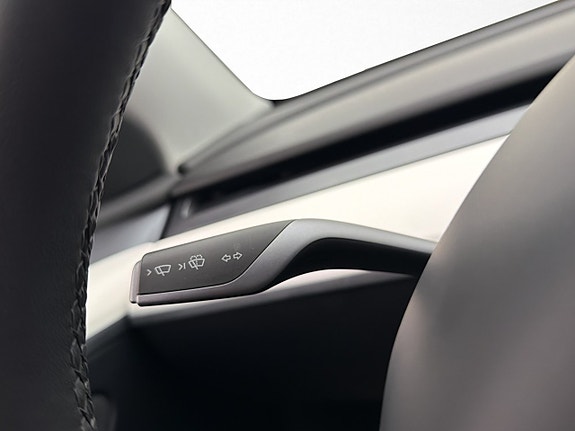 Tesla Model Y 16 of 30