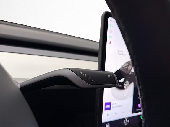 Tesla Model Y 17 of 30