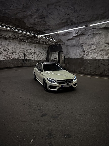 Mercedes-Benz C250 4 of 11