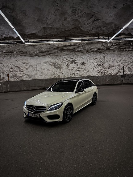 Mercedes-Benz C250 2 of 11