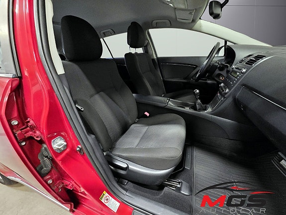 Toyota Avensis 12 of 29