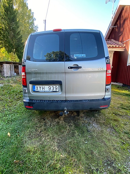 Hyundai H-1 3 of 5