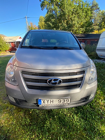 Hyundai H-1 2 of 5