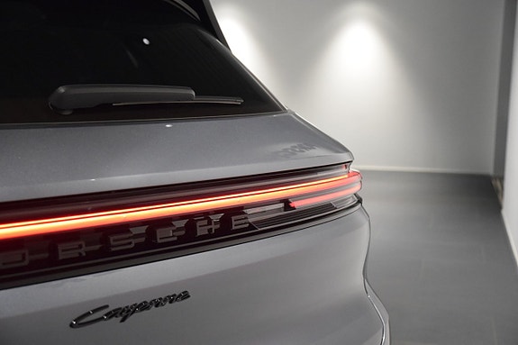 Porsche Cayenne 16 of 25