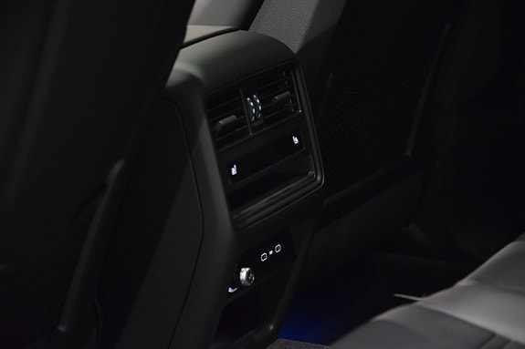 Porsche Cayenne 12 of 25