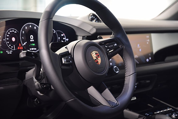 Porsche Cayenne 5 of 25
