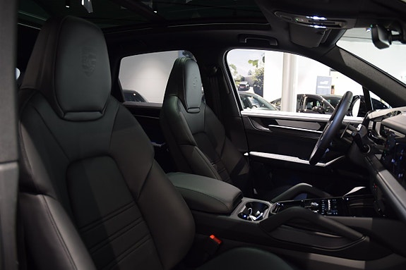 Porsche Cayenne 19 of 25