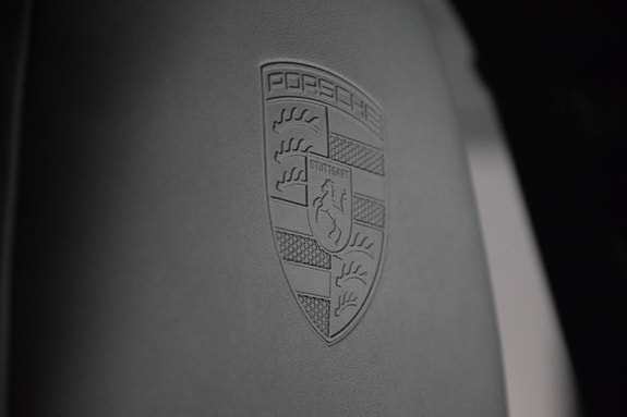 Porsche Cayenne 9 of 25