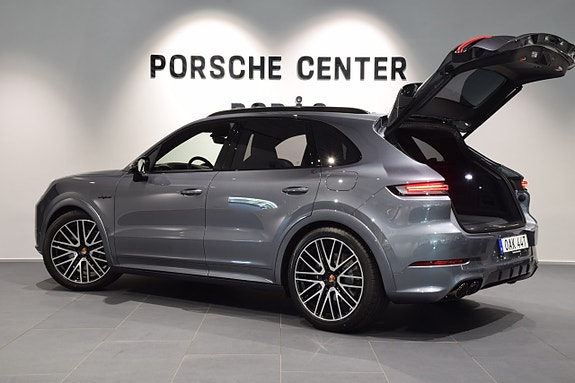 Porsche Cayenne 14 of 25