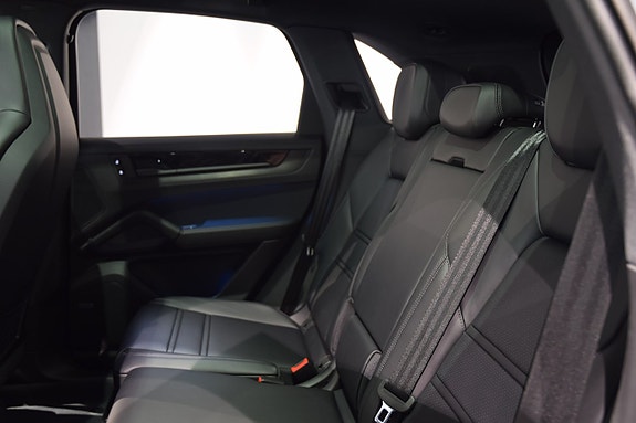 Porsche Cayenne 11 of 25