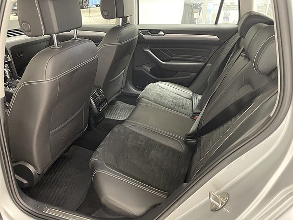 Volkswagen Passat 13 of 20