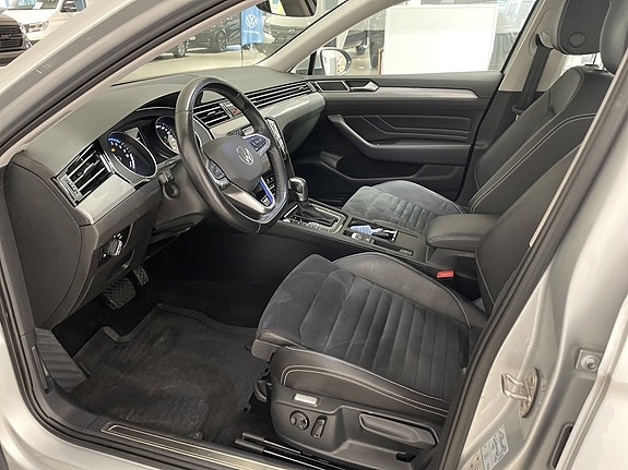 Volkswagen Passat 12 of 20