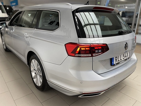 Volkswagen Passat 10 of 20