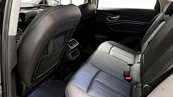 Audi e-tron 12 of 16