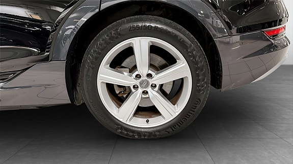 Audi e-tron 6 of 16