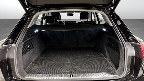Audi e-tron 13 of 16