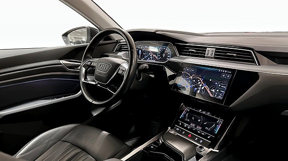 Audi e-tron 11 of 16