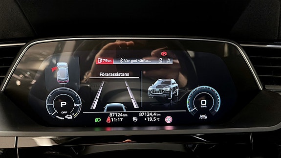 Audi e-tron 14 of 16