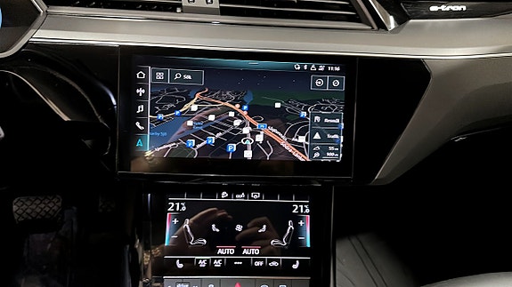 Audi e-tron 9 of 16