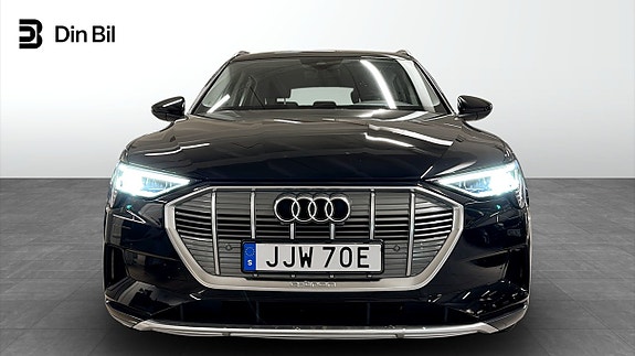Audi e-tron 4 of 16