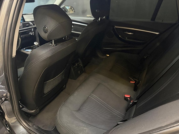 BMW 318d 16 of 21
